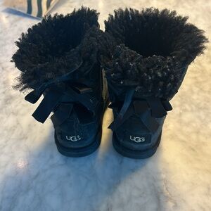 Ugg black girls boots bows in the back